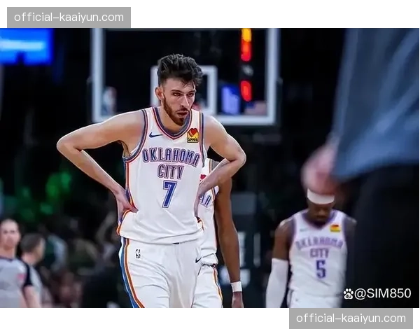 杰林威廉姆斯与霍姆格伦内线搭档 雷霆年轻核心成长迅速